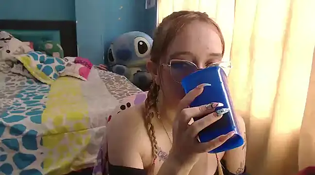 Liaroberts1 online show from 8, 2, 2025