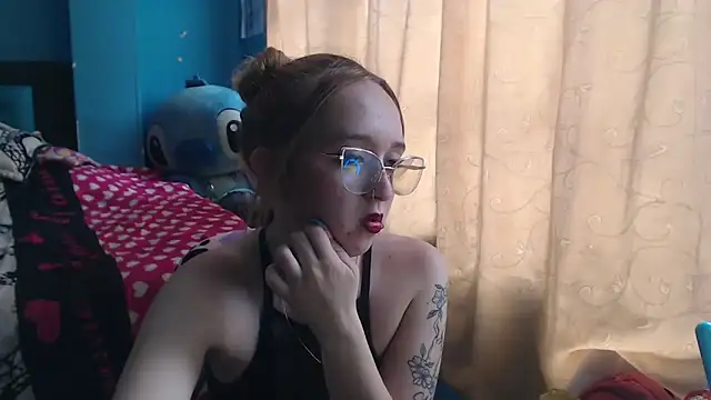 Liaroberts1 online show from 11, 2, 2025