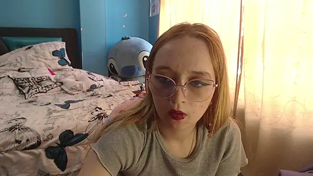 Liaroberts1 online show from 18, 2, 2025