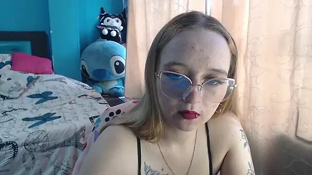 Liaroberts1 online show from 11, 3, 2025