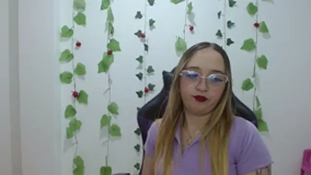 Liaroberts1 online show from 7, 5, 2026