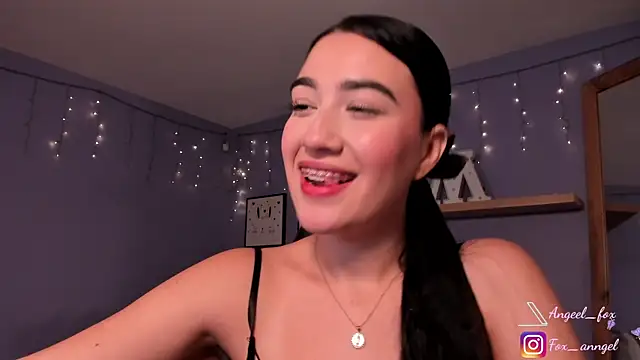 Snapshot of angeel_fox chatting on 21, 1, 2025 angeel fox online show from 21, 1, 2025