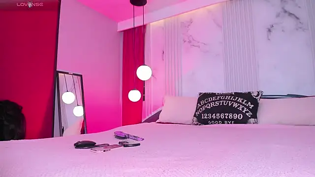 Snapshot of ninaevanss_ chatting on 28, 11, 2025 ninaevanss online show from 28, 11, 2025