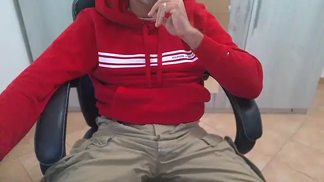 Snapshot of cocco1980xxxx chatting on 5, 12, 2025 cocco1980xxxx online show from 5, 12, 2025