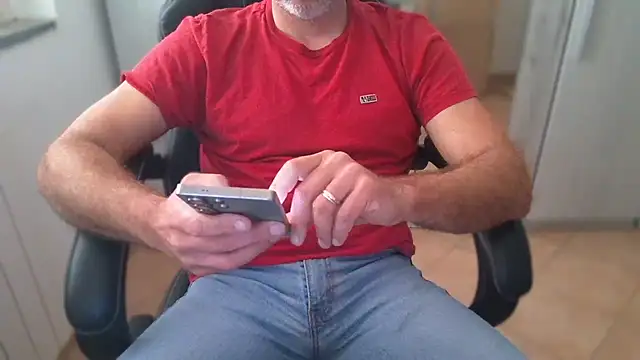 Snapshot of cocco1980xxxx chatting on 13, 3, 2026 cocco1980xxxx online show from 13, 3, 2026