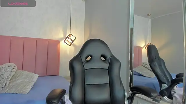 Snapshot of SUNNYCYRUS chatting on 12, 9, 2025 SUNNYCYRUS online show from 12, 9, 2025