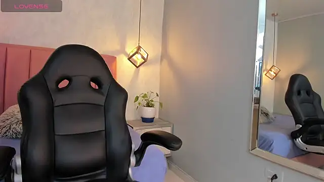 Snapshot of SUNNYCYRUS chatting on 3, 10, 2025 SUNNYCYRUS online show from 3, 10, 2025