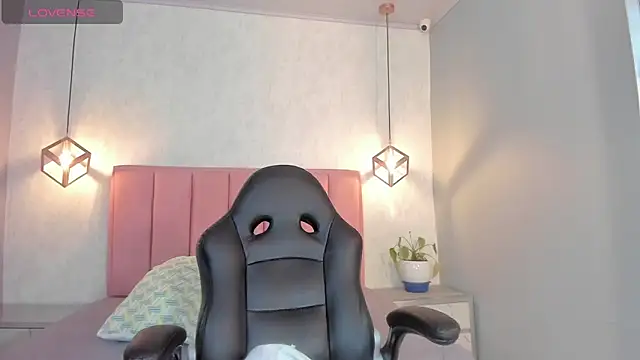 Snapshot of SUNNYCYRUS chatting on 17, 10, 2025 SUNNYCYRUS online show from 17, 10, 2025