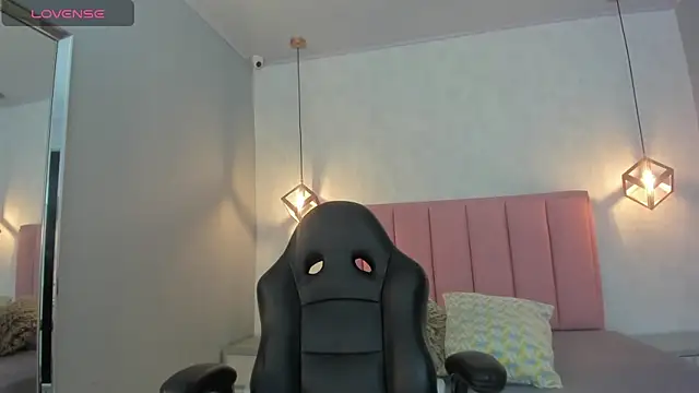 Snapshot of SUNNYCYRUS chatting on 10, 11, 2025 SUNNYCYRUS online show from 10, 11, 2025