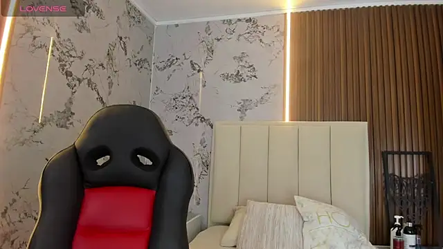 Snapshot of SUNNYCYRUS chatting on 12, 11, 2025 SUNNYCYRUS online show from 12, 11, 2025