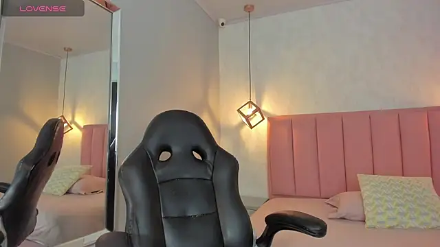 SUNNYCYRUS online show from 25, 3, 2026