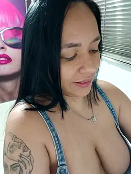 Snapshot of marta201_alfaro chatting on 28, 10, 2025 marta201 alfaro online show from 28, 10, 2025