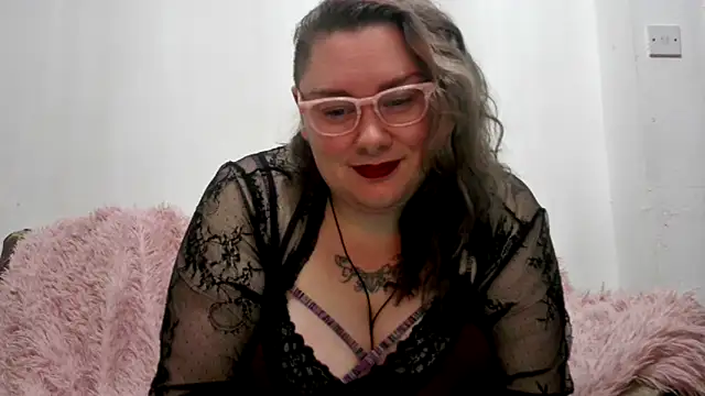 Snapshot of Bustycurves chatting on 24, 11, 2025 Bustycurves online show from 24, 11, 2025