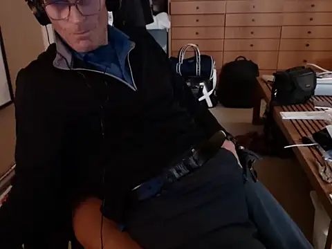 Snapshot of Richard_Dixon chatting on 21, 3, 2025 Richard Dixon online show from 21, 3, 2025