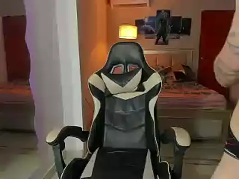 Snapshot of naomi_berckley chatting on 7, 3, 2025 naomi berckley online show from 7, 3, 2025