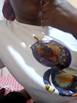 Snapshot of Freya_004 chatting on 2, 10, 2025 Freya 004 online show from 2, 10, 2025