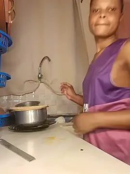 Snapshot of Freya_004 chatting on 5, 12, 2025 Freya 004 online show from 5, 12, 2025