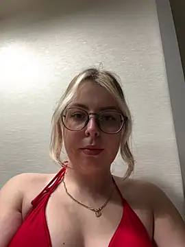 Snapshot of Livewithlucy chatting on 28, 1, 2025 Livewithlucy online show from 28, 1, 2025