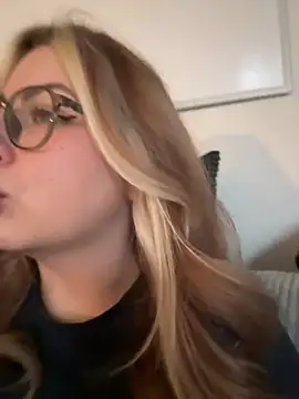 Snapshot of Livewithlucy chatting on 13, 2, 2025 Livewithlucy online show from 13, 2, 2025