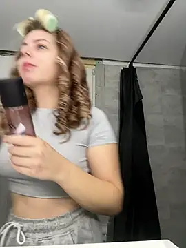 Snapshot of Livewithlucy chatting on 6, 3, 2025 Livewithlucy online show from 6, 3, 2025