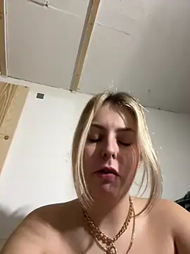 Snapshot of Livewithlucy chatting on 12, 3, 2025 Livewithlucy online show from 12, 3, 2025