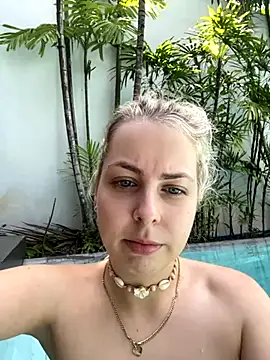 Snapshot of Livewithlucy chatting on 7, 10, 2025 Livewithlucy online show from 7, 10, 2025