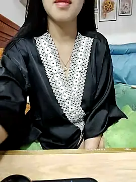 Snapshot of cream1299 chatting on 8, 3, 2025 cream1299 online show from 8, 3, 2025