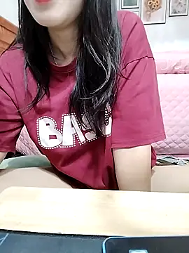 Snapshot of cream1299 chatting on 22, 9, 2025 cream1299 online show from 22, 9, 2025