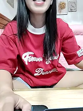 Snapshot of cream1299 chatting on 13, 10, 2025 cream1299 online show from 13, 10, 2025