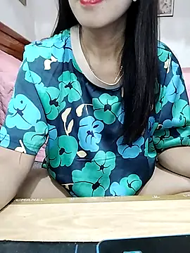 Snapshot of cream1299 chatting on 19, 10, 2025 cream1299 online show from 19, 10, 2025