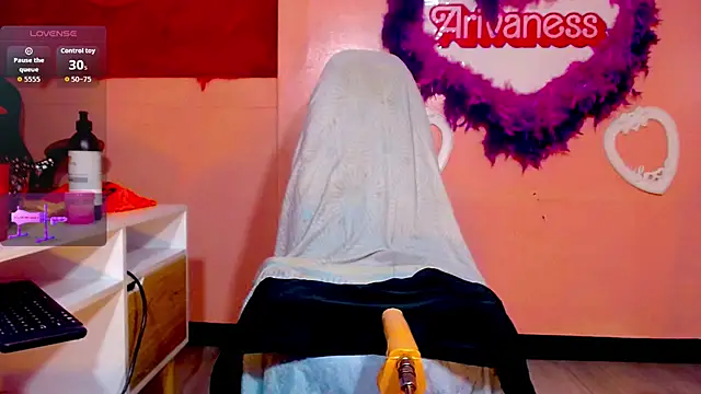 Snapshot of la_ratona_1 chatting on 8, 11, 2025 la ratona 1 online show from 8, 11, 2025