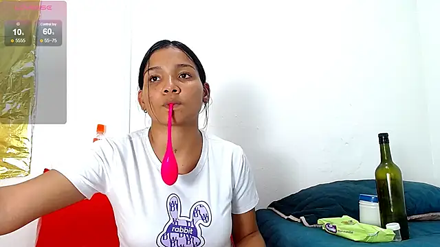 Snapshot of camilavagina24 chatting on 26, 12, 2024 camilavagina24 online show from 26, 12, 2024