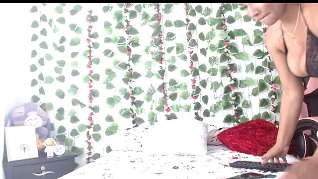 Snapshot of camilavagina24 chatting on 4, 11, 2025 camilavagina24 online show from 4, 11, 2025