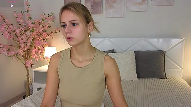 Snapshot of Wendy_D0ll chatting on 4, 3, 2025 Wendy D0ll online show from 4, 3, 2025