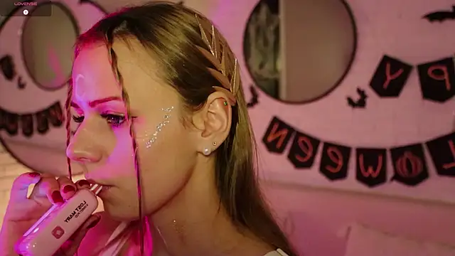 Snapshot of Wendy_D0ll chatting on 24, 10, 2025 Wendy D0ll online show from 24, 10, 2025