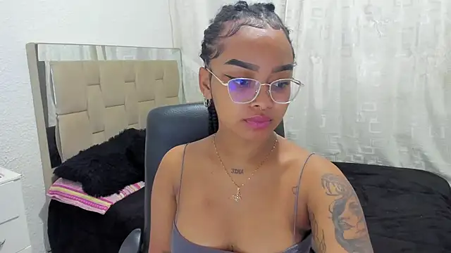 Snapshot of gretell_evans chatting on 4, 12, 2024 gretell evans online show from 4, 12, 2024