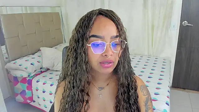 Snapshot of gretell_evans chatting on 13, 12, 2024 gretell evans online show from 13, 12, 2024