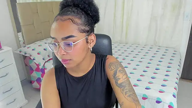 Snapshot of gretell_evans chatting on 16, 12, 2024 gretell evans online show from 16, 12, 2024
