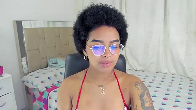 Snapshot of gretell_evans chatting on 18, 12, 2024 gretell evans online show from 18, 12, 2024