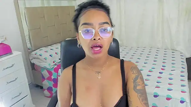 Snapshot of gretell_evans chatting on 18, 12, 2024 gretell evans online show from 18, 12, 2024