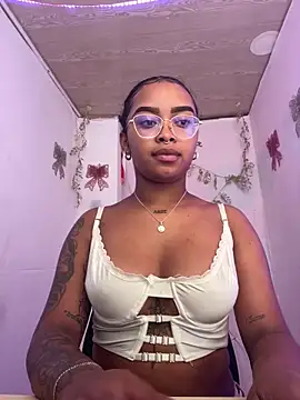 Snapshot of gretell_evans chatting on 13, 1, 2025 gretell evans online show from 13, 1, 2025