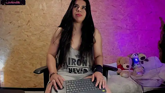 Snapshot of Biancastrongg chatting on 4, 3, 2025 Biancastrongg online show from 4, 3, 2025