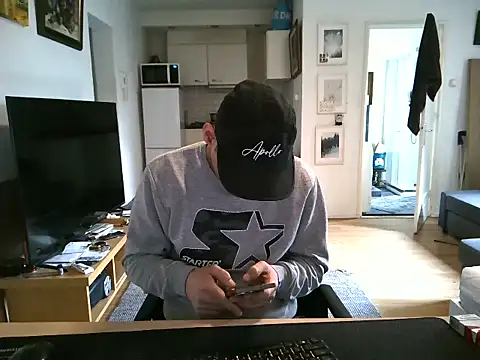 Snapshot of mihaimichael chatting on 14, 5, 2026 mihaimichael online show from 14, 5, 2026