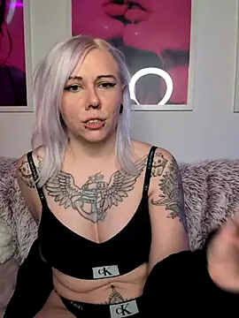 nora the strange online show from 31, 3, 2026