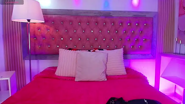 Tayzon Foxxx online show from 30, 6, 2026