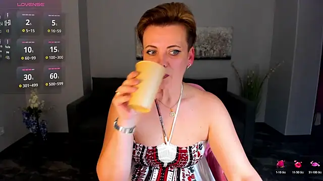 Snapshot of Julia_Wilsone chatting on 28, 11, 2025 Julia Wilsone online show from 28, 11, 2025