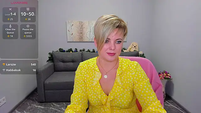 Julia Wilsone online show from 5, 1, 2026