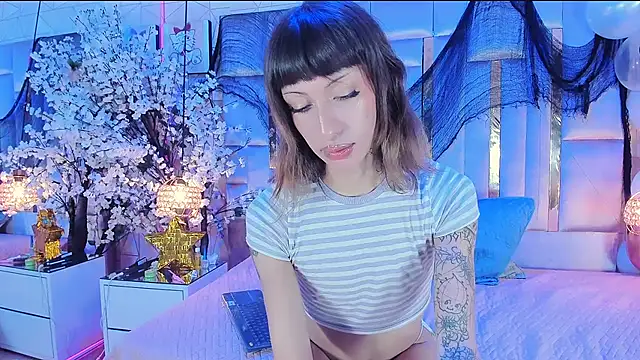 MadisonWood01 online show from 5, 12, 2025