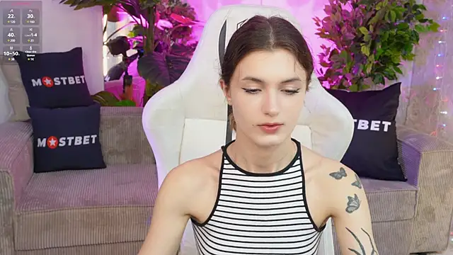 Snapshot of Britney054 chatting on 21, 12, 2024 Britney054 online show from 21, 12, 2024