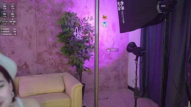 Snapshot of Britney054 chatting on 1, 3, 2025 Britney054 online show from 1, 3, 2025